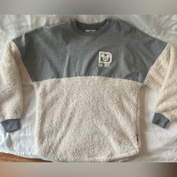 XSmall Walt Disney World Resort Spirit Jersey. Gray and white (fleece) - Picture 5 of 9